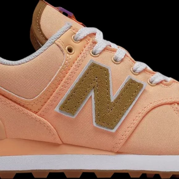 New Balance Peach and Brown Sneakers - Picture 3 of 10
